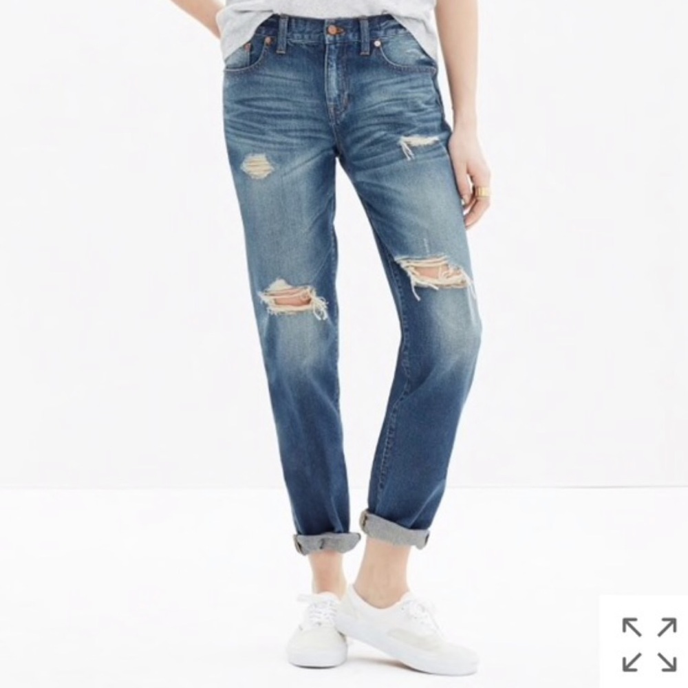 Madewell boyjean distressed size 27
